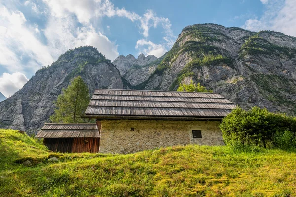 Alte Hütten Den Bergen Der Julischen Alpen Und Präsentieren Eine — Stockfoto