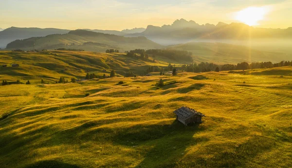 Vista Aérea Del Gran Paisaje Las Montañas Dolomitas Amanecer Presentando —  Fotos de Stock