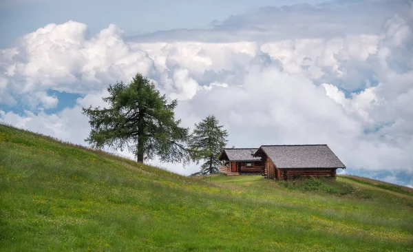 Misty Dag Het Dolomieten Gebergte Italië Een Bewolkte Dag — Stockfoto