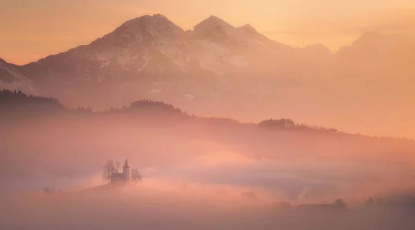 Thomaskirche Einem Nebligen Morgen Slowenien — Stockfoto