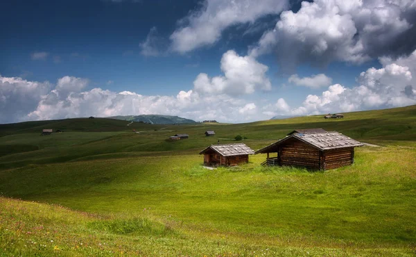 Vakantiehuisjes Landschap Bij Seiser Alm Dolomieten — Stockfoto