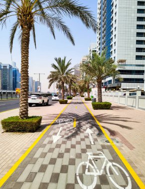 Dubai Marina, Dubai, BAE 'de güzel bir bisiklet yolu.