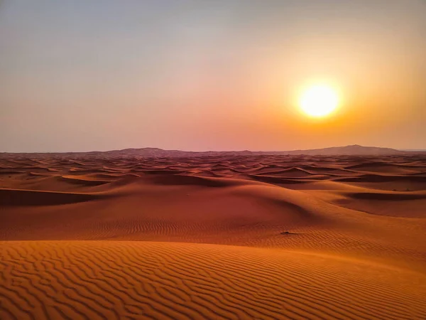 Puesta Sol Desierto Cerca Ciudad Dubai — Foto de Stock