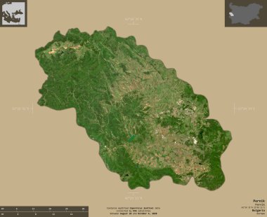 Pernik, Bulgaristan ili. Sentinel-2 uydu görüntüleri. Bilgilendirici örtülerle sağlam arkaplanda izole edilmiş şekil. Değiştirilmiş Kopernik Sentinel verileri içerir