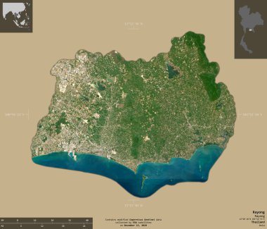 Rayong, Tayland vilayeti. Sentinel-2 uydu görüntüleri. Bilgilendirici örtülerle sağlam arkaplanda izole edilmiş şekil. Değiştirilmiş Kopernik Sentinel verileri içerir