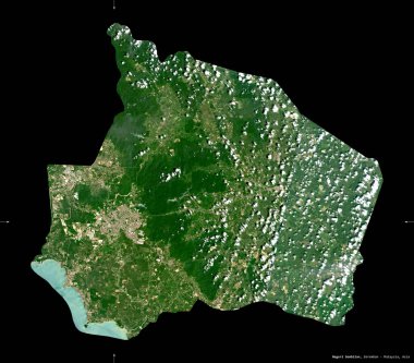 Negeri Sembilan, Malezya Eyaleti. Sentinel-2 uydu görüntüleri. Siyah üzerine izole edilmiş şekil. Tanımı, başkentin yeri. Değiştirilmiş Kopernik Sentinel verileri içerir