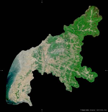P 'yongan-namdo, Kuzey Kore vilayeti. Sentinel-2 uydu görüntüleri. Siyah üzerine izole edilmiş şekil. Tanımı, başkentin yeri. Değiştirilmiş Kopernik Sentinel verileri içerir