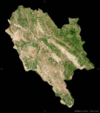 Cirokaster, Arnavutluk Eyaleti. Sentinel-2 uydu görüntüleri. Siyah üzerine izole edilmiş şekil. Tanımı, başkentin yeri. Değiştirilmiş Kopernik Sentinel verileri içerir