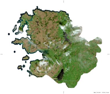 Mayo, İrlanda Bölgesi. Sentinel-2 uydu görüntüleri. Beyaz üzerinde izole edilmiş şekil. Tanımı, başkentin yeri. Değiştirilmiş Kopernik Sentinel verileri içerir