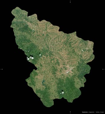 Sumadijski, Sırbistan bölgesi. Sentinel-2 uydu görüntüleri. Siyah üzerine izole edilmiş şekil. Tanımı, başkentin yeri. Değiştirilmiş Kopernik Sentinel verileri içerir