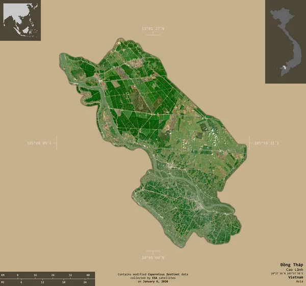 Vietnam vilayeti, ong Thap. Sentinel-2 uydu görüntüleri. Bilgilendirici örtülerle sağlam arkaplanda izole edilmiş şekil. Değiştirilmiş Kopernik Sentinel verileri içerir