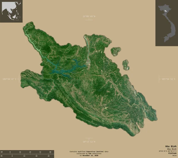 Hoa Binh, Vietnam vilayeti. Sentinel-2 uydu görüntüleri. Bilgilendirici örtülerle sağlam arkaplanda izole edilmiş şekil. Değiştirilmiş Kopernik Sentinel verileri içerir