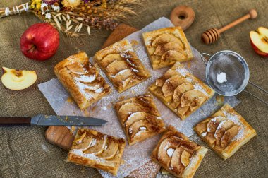 Adet puf elmalı turta