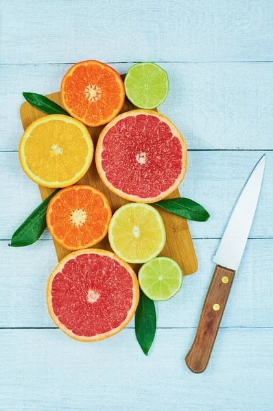 Frutas cítricas. Laranjas, limas, toranjas, tangerinas e limões Fotos De Bancos De Imagens
