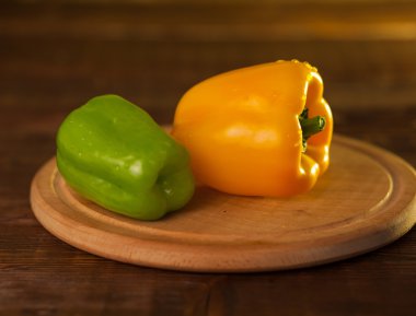 Kırmızı biber sarı ve yeşil