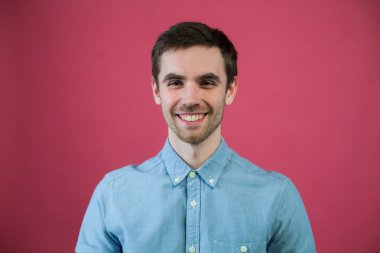 Stüdyo bir adam portresi