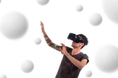 Sanal gerçeklik kulaklık erkekte