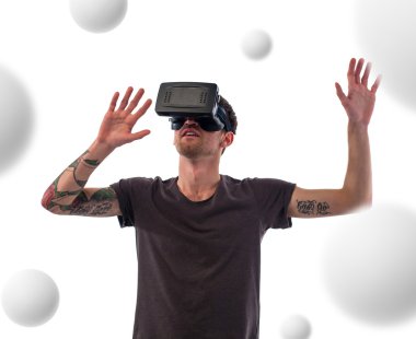 Sanal gerçeklik kulaklık erkekte