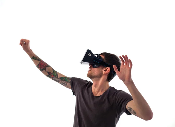 Hombre con gafas de realidad virtual —  Fotos de Stock