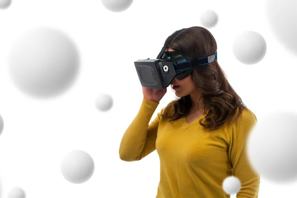 Mujer en auriculares de realidad virtual —  Fotos de Stock