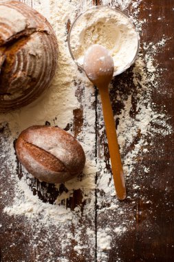 Masada ekmek ve un var.