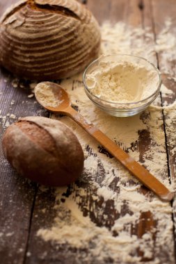 Masada ekmek ve un var.