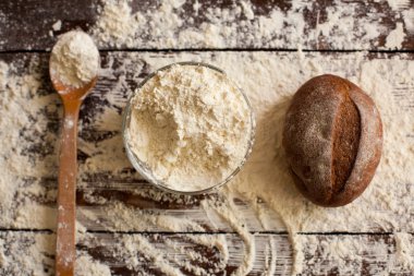 Masada ekmek ve un var.