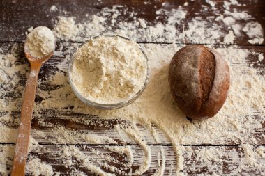 Masada ekmek ve un var.