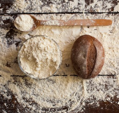 Masada ekmek ve un var.