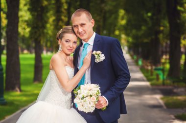 Gelin ve Damat Düğün parkta doğum