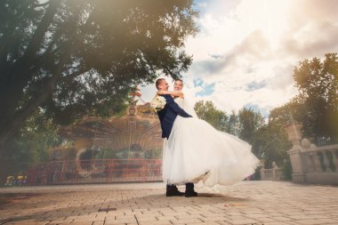 Gelin ve Damat Düğün parkta doğum