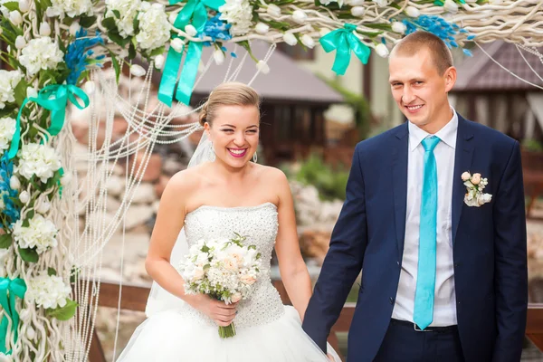 Ceremonie van het huwelijk met de bruid en bruidegom — Stockfoto