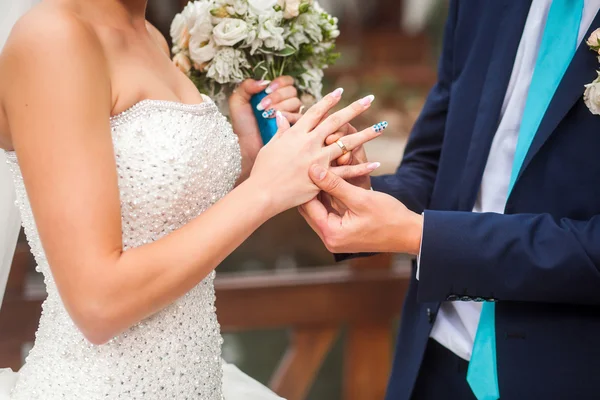 Cerimônia de casamento com noivo e noiva — Fotografia de Stock