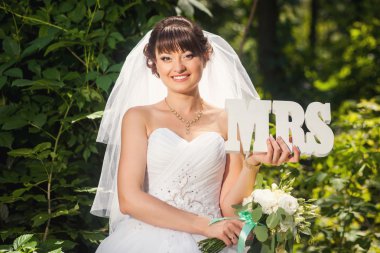 Gelin Bayan işaretiyle ormandaki