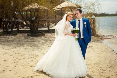 Gelin ve damat Nehri yakınında