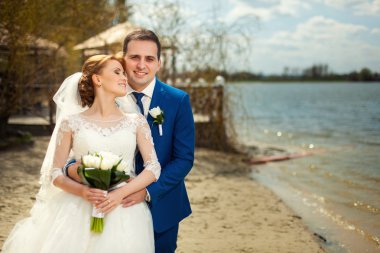 Gelin ve damat Nehri yakınında