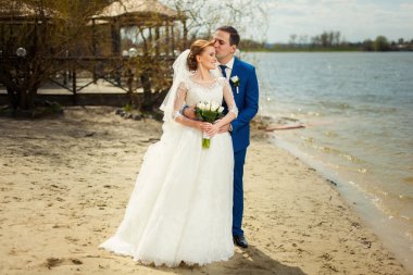 Gelin ve damat Nehri yakınında