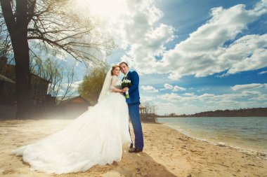 Gelin ve damat Nehri yakınında