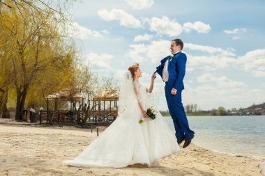 Gelin ve damat Nehri yakınında