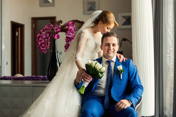 Bride and groom in luxury interior — Stock Photo, Image