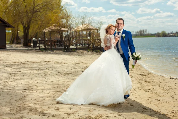 Gelin ve damat Nehri yakınında