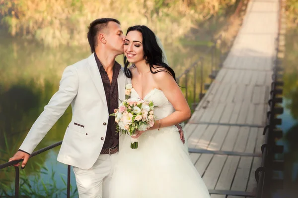 Parkta evlenen çift.