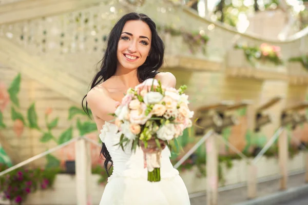 Sposa in parco — Foto Stock