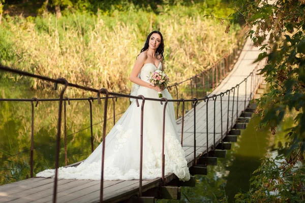 Nevěsta na mostě — Stock fotografie