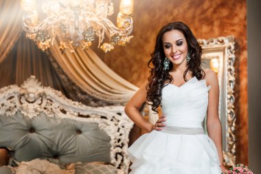 Güzel kadın gelin gelinlik