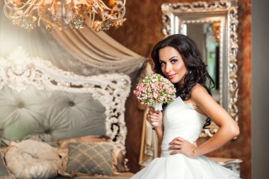 Güzel kadın gelin gelinlik