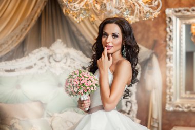 Güzel kadın gelin gelinlik