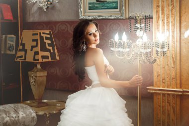 Lamba giysi beyaz düğün gelin