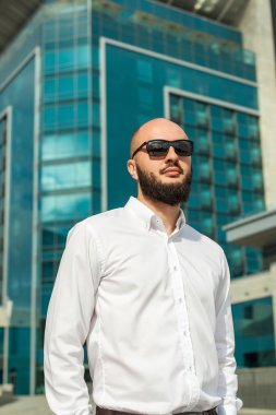 işadamı güneş gözlüğü