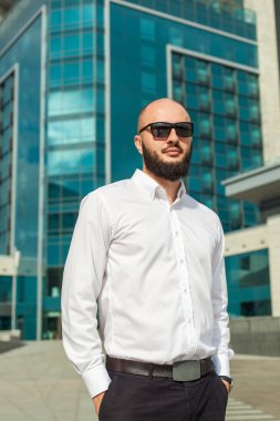 işadamı güneş gözlüğü